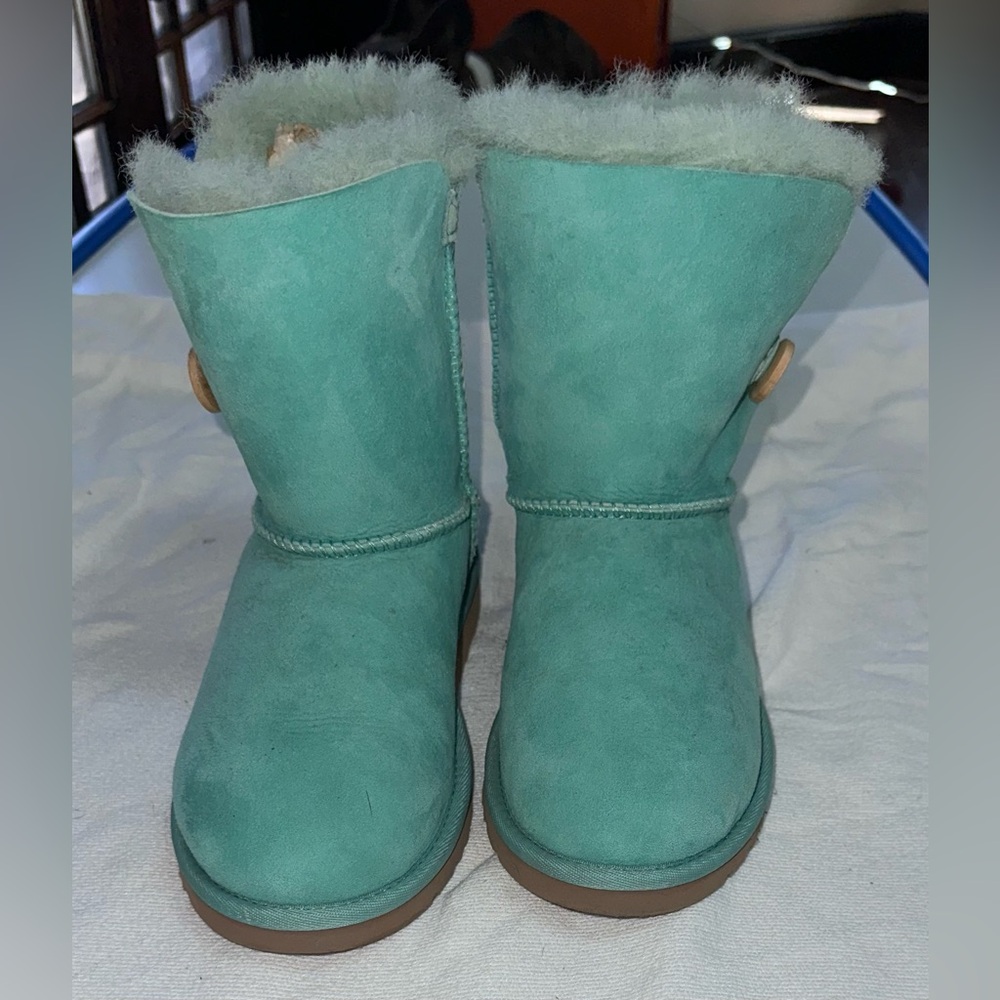 Ugg Mint Short Bailey Button - image 4